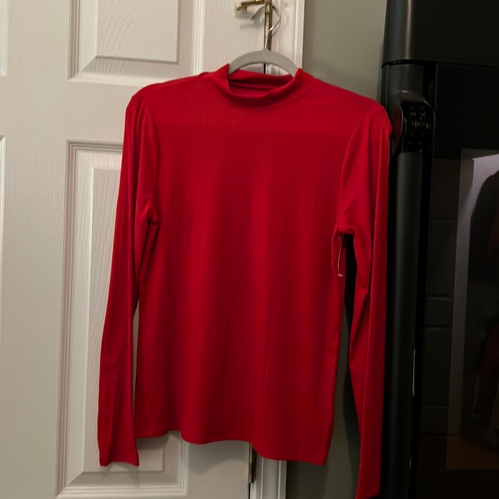 Red turtleneck 💗